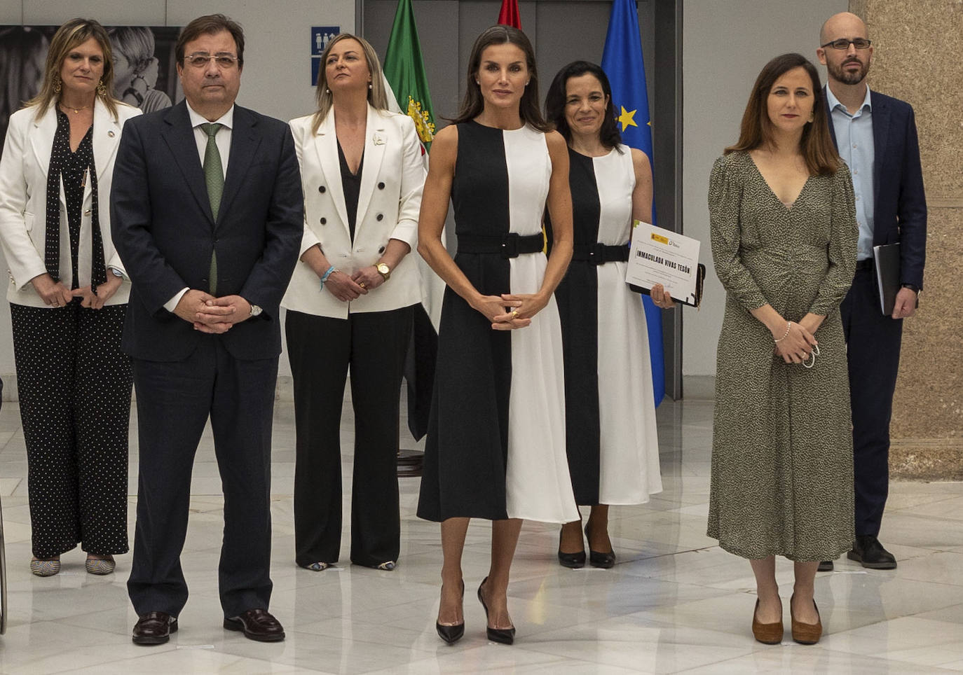 Fotos: Letizia | Así es el vestido de 50 euros con el que la Reina ha coincidido con una premiada