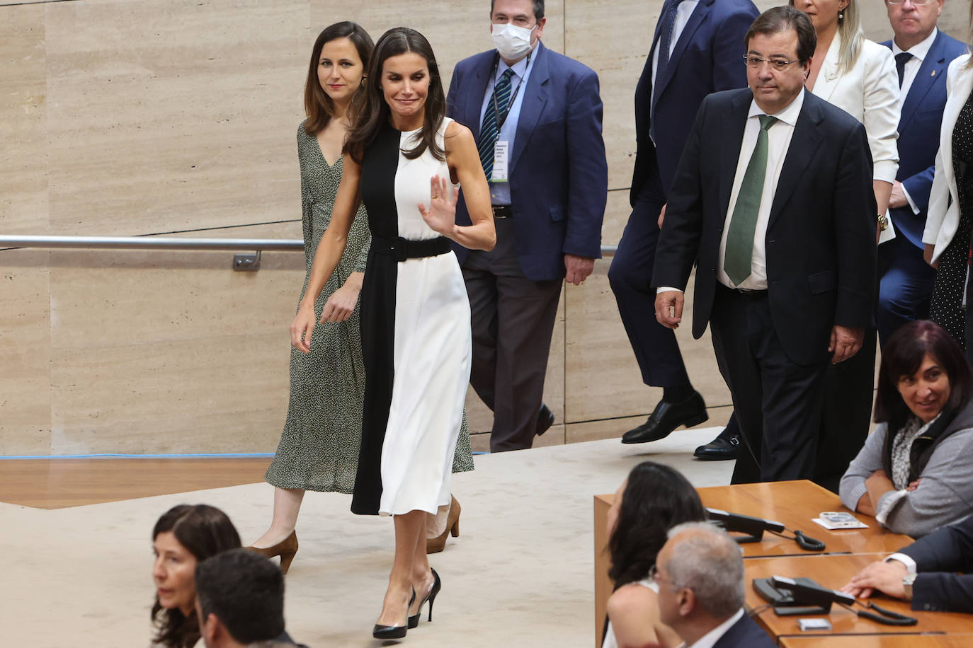 Fotos: Letizia | Así es el vestido de 50 euros con el que la Reina ha coincidido con una premiada