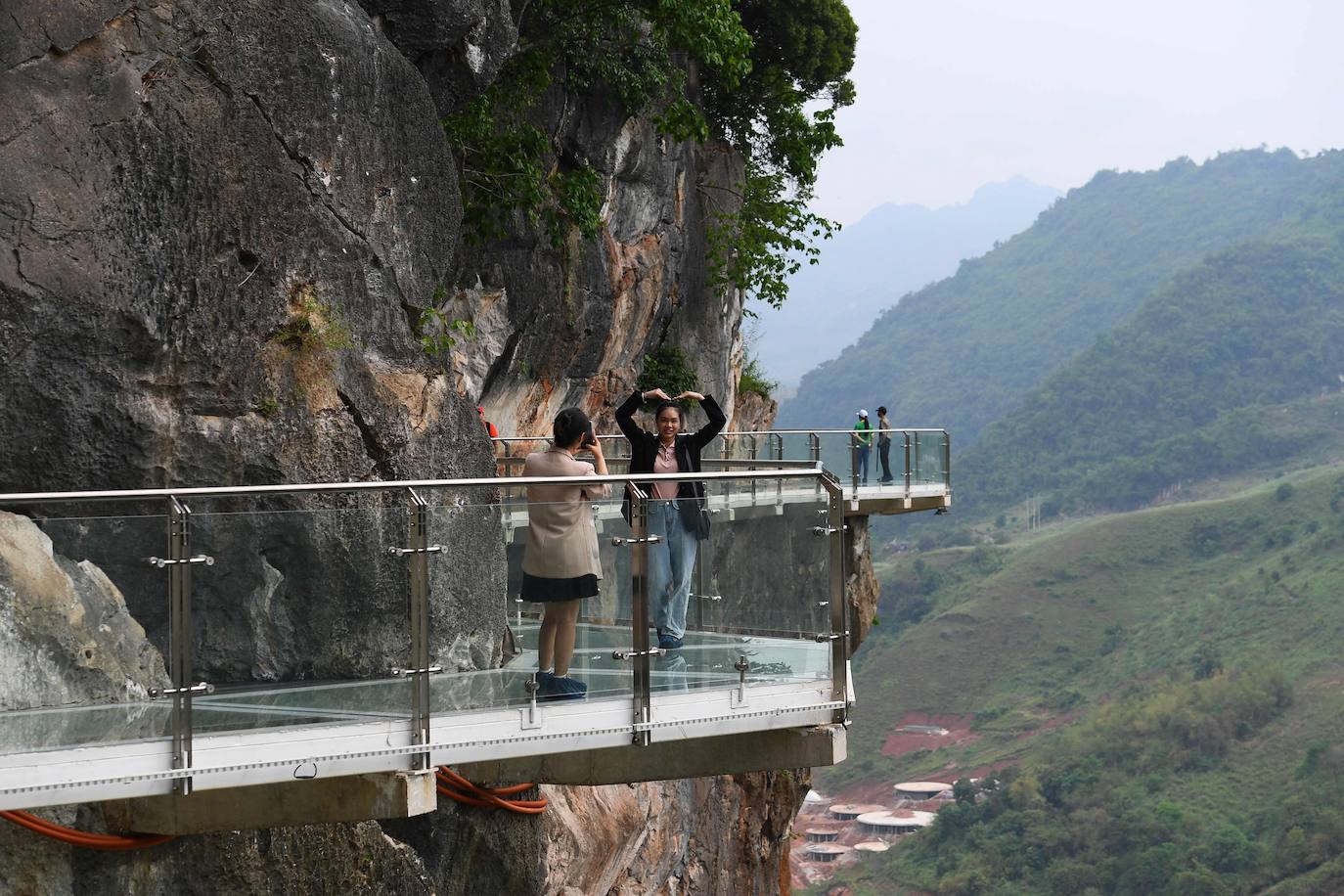 Fotos: Así es el puente de cristal más largo del mundo