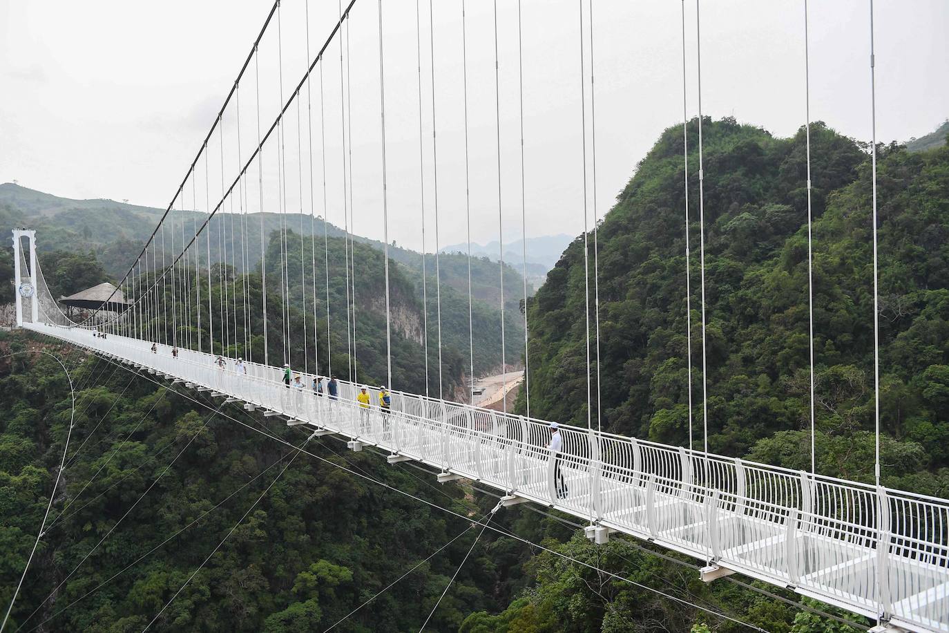 Fotos: Así es el puente de cristal más largo del mundo