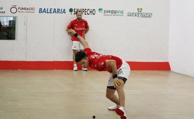 Partida de pilota en el trinquet de la Llosa de Ranes. 