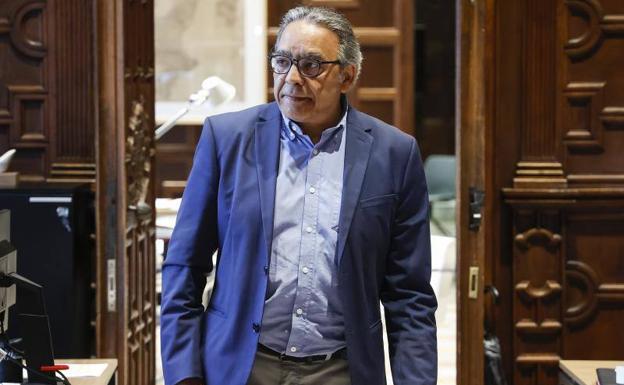 Mata abandona también la vicesecretaría general del PSPV para defender a Febrer