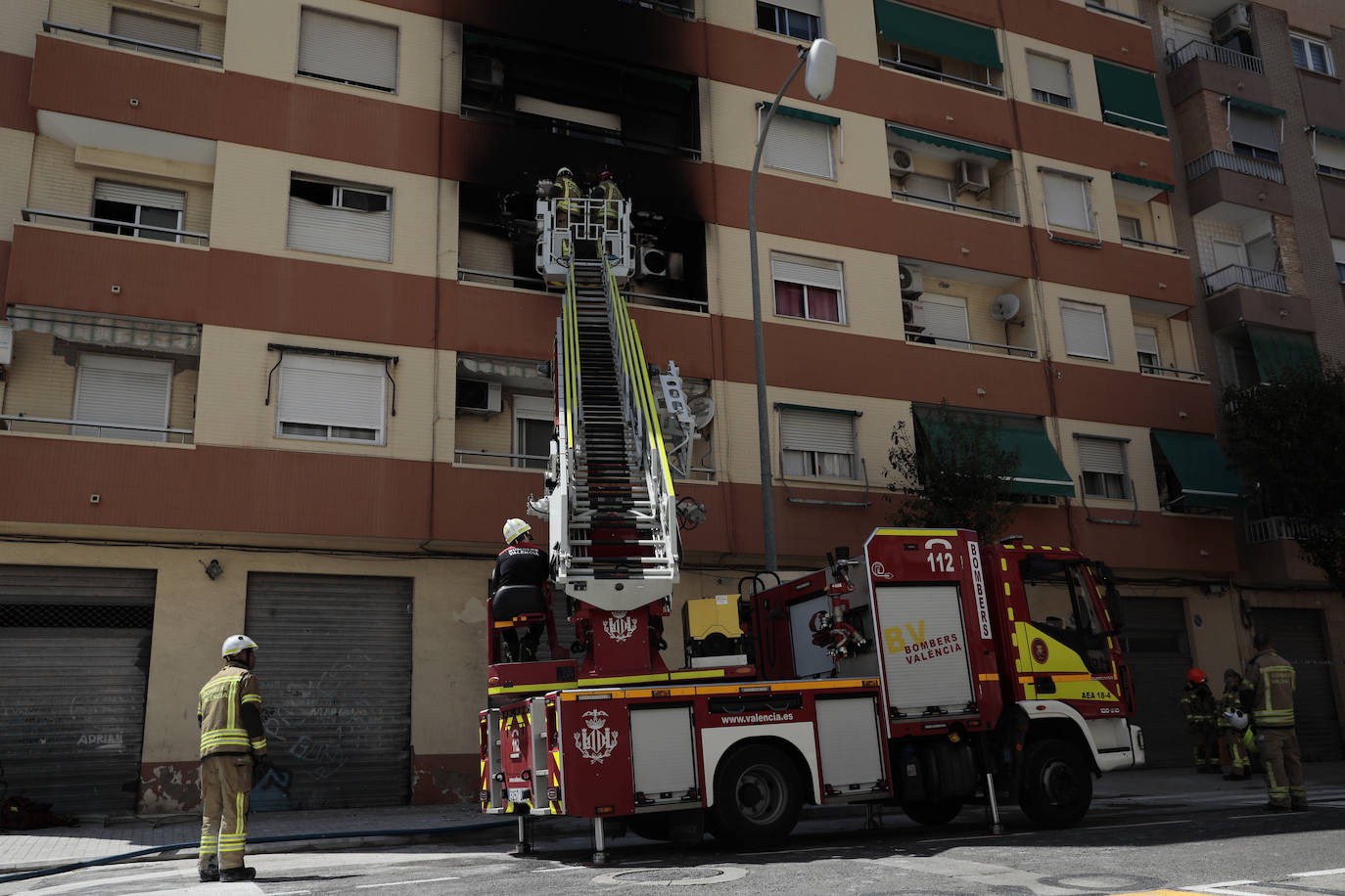 Fotos: Trágico incendio en una casa del barrio de Nazaret