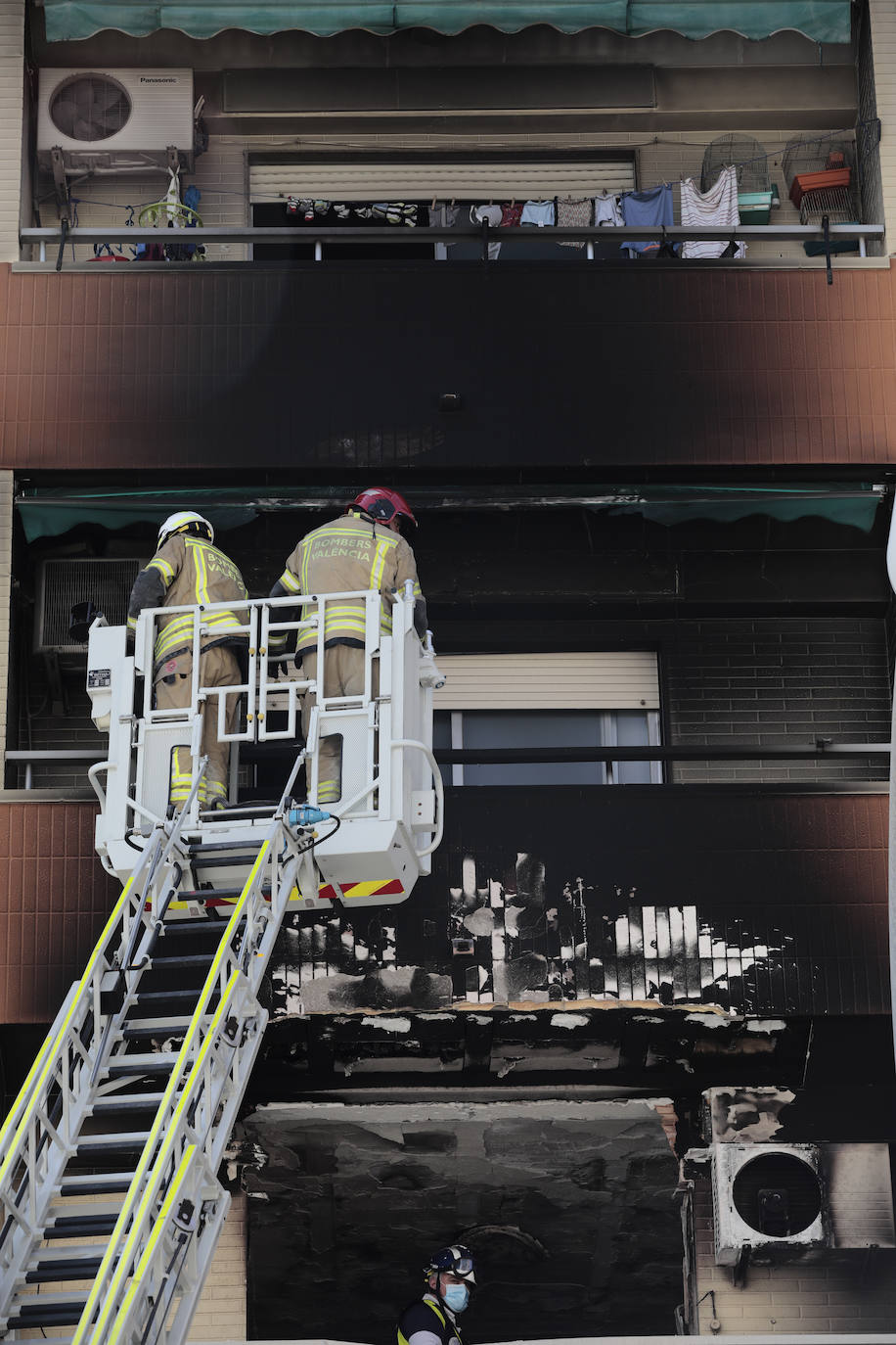 Fotos: Trágico incendio en una casa del barrio de Nazaret