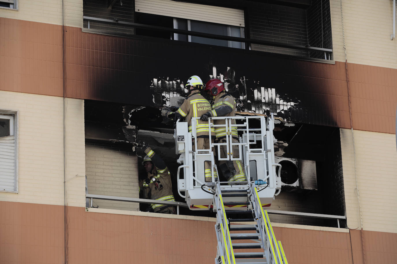 Fotos: Trágico incendio en una casa del barrio de Nazaret