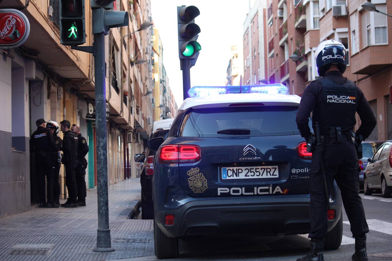 Fotos: Cerco policial en el barrio de Orriols para frenar la delincuencia