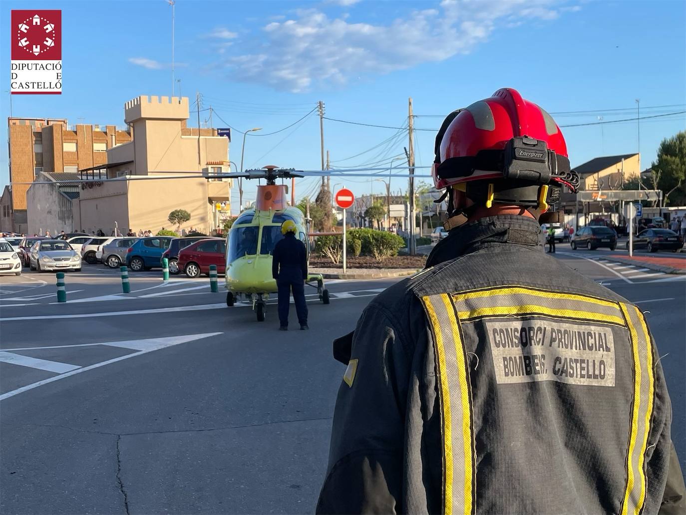 Fotos: Un coche arrolla la terraza de un bar en Burriana