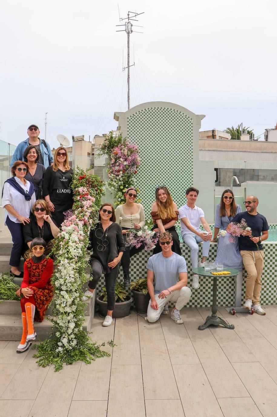 El grupo que participó en el curso de arquitectura floral de Alexander Campbell en el Palacio de Santa Clara.