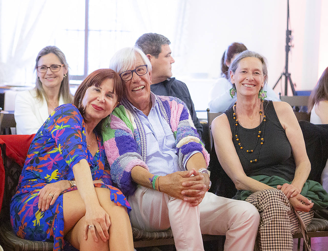 Rosa Martínez, Juan Giménez y Paola Dominguín en el desfile de Francis Montesinos.