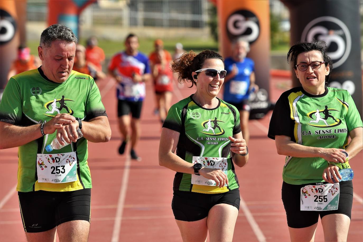 Fotos: Búscate en la 10k y la Media Maratón de Torrent