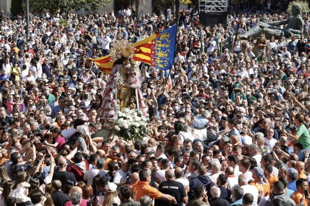 Fotos: Traslado de la Virgen de los Desamparados 2022