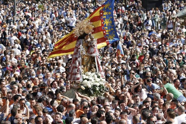 Fotos: Traslado de la Virgen de los Desamparados 2022