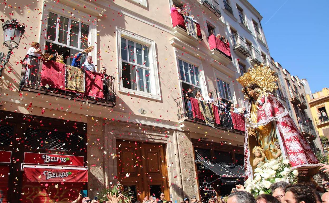 Traslado de la Virgen de los Desamparados | Ribó no va al Traslado y recomienda a esa hora ir a la Feria del Libro