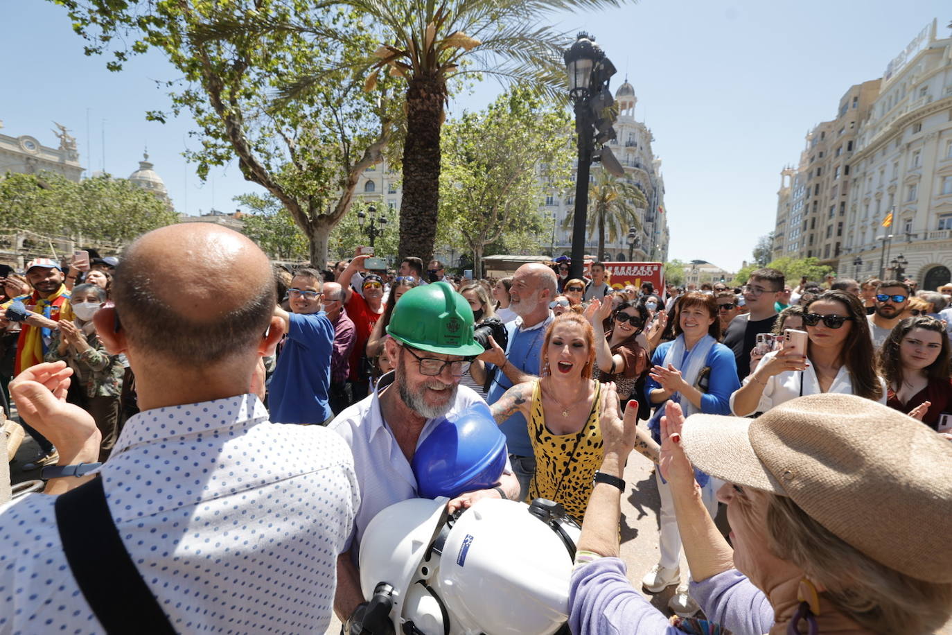 Fotos: Pirotecnia Aitana dispara una mascletà en el día de la Mare de Déu