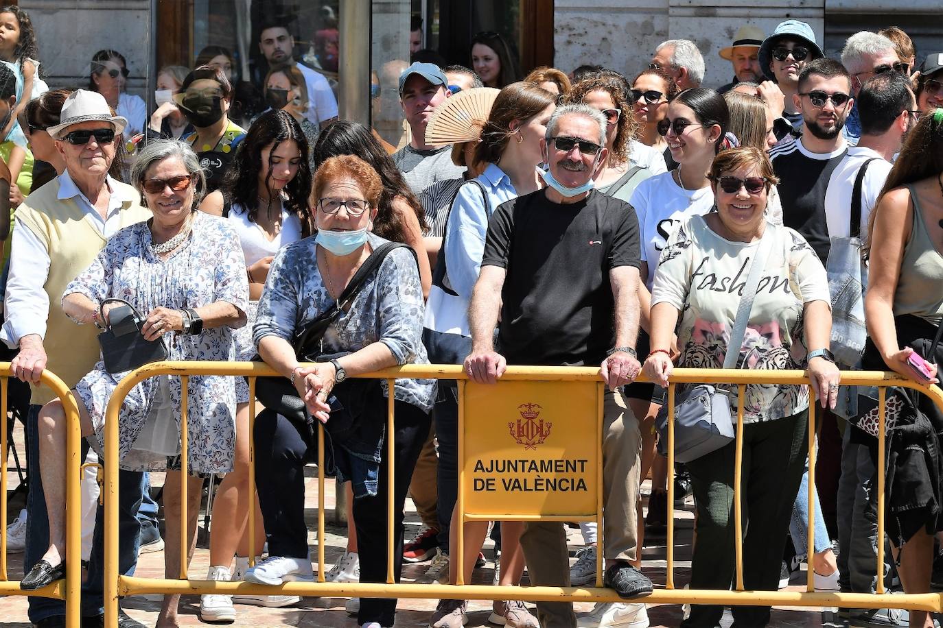 Fotos: Pirotecnia Aitana dispara una mascletà en el día de la Mare de Déu