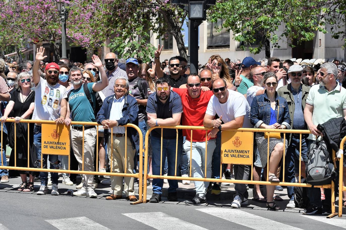 Fotos: Pirotecnia Aitana dispara una mascletà en el día de la Mare de Déu