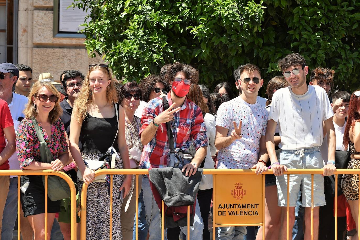 Fotos: Pirotecnia Aitana dispara una mascletà en el día de la Mare de Déu