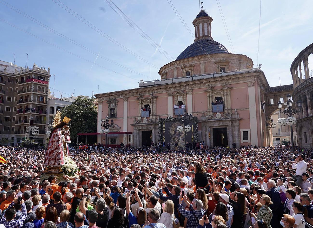 Fotos: Traslado de la Virgen de los Desamparados 2022