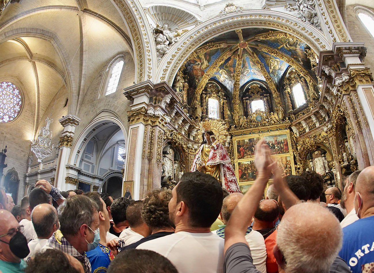 Fotos: Traslado de la Virgen de los Desamparados 2022