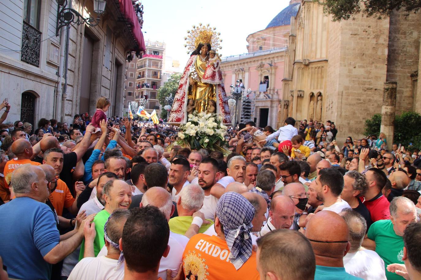 Fotos: Traslado de la Virgen de los Desamparados 2022