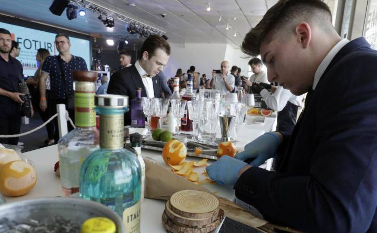 Concursantes al mejor joven bartender de Valencia. 