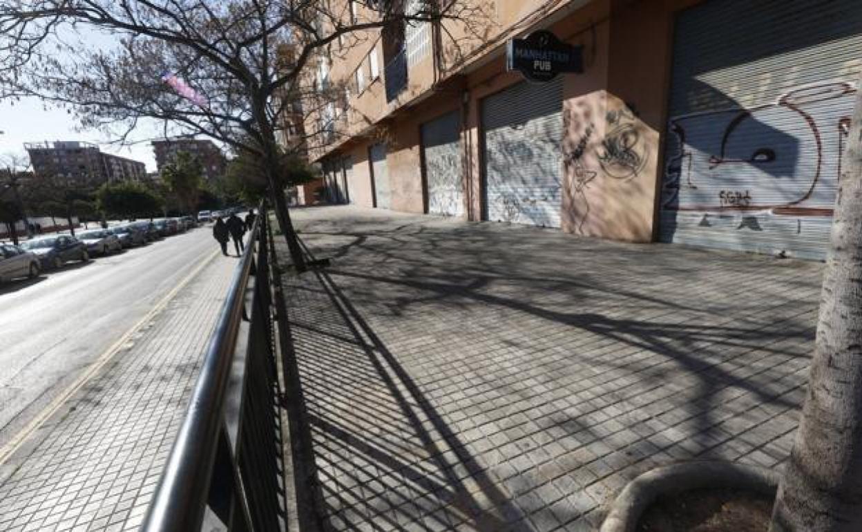 Zona exterior del pub junto al cual se produjo el homicidio, junto al parque de Marxalenes de Valencia. 