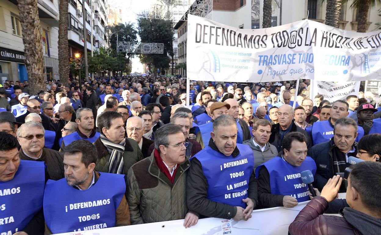 Una concentración en defensa del trasvase. 