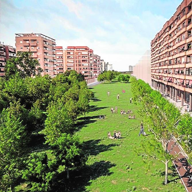 Canal de acceso, Hyde Park sobre la playa de vías. El Ayuntamiento presenta un manto verde y repleto de árboles sobre el canal de acceso del Parque Central. Todavía no se ha firmado el convenio con el Gobierno para el gran jardín en el bulevar García Lorca.