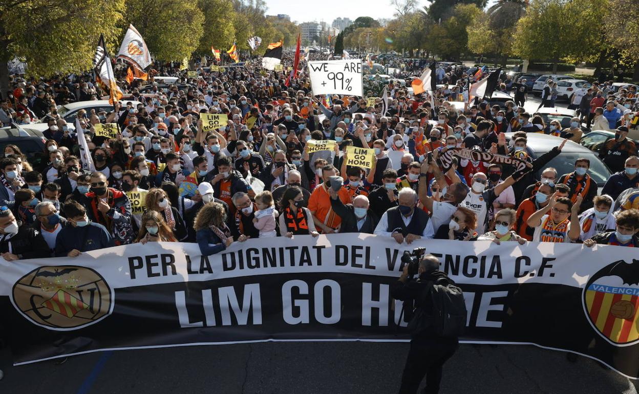 El pasado 11 de diciembre más de 15.000 valencianistas protestaron contra Peter Lim. 