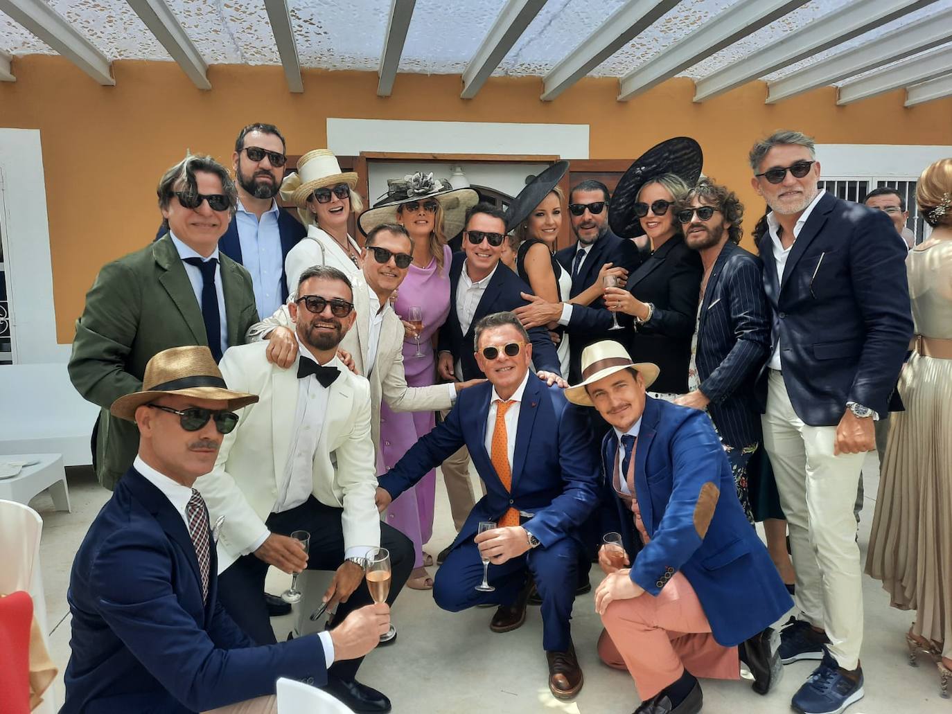 Grupo de amigos en la boda de Sergio Castells y Sergio Bernabeu.