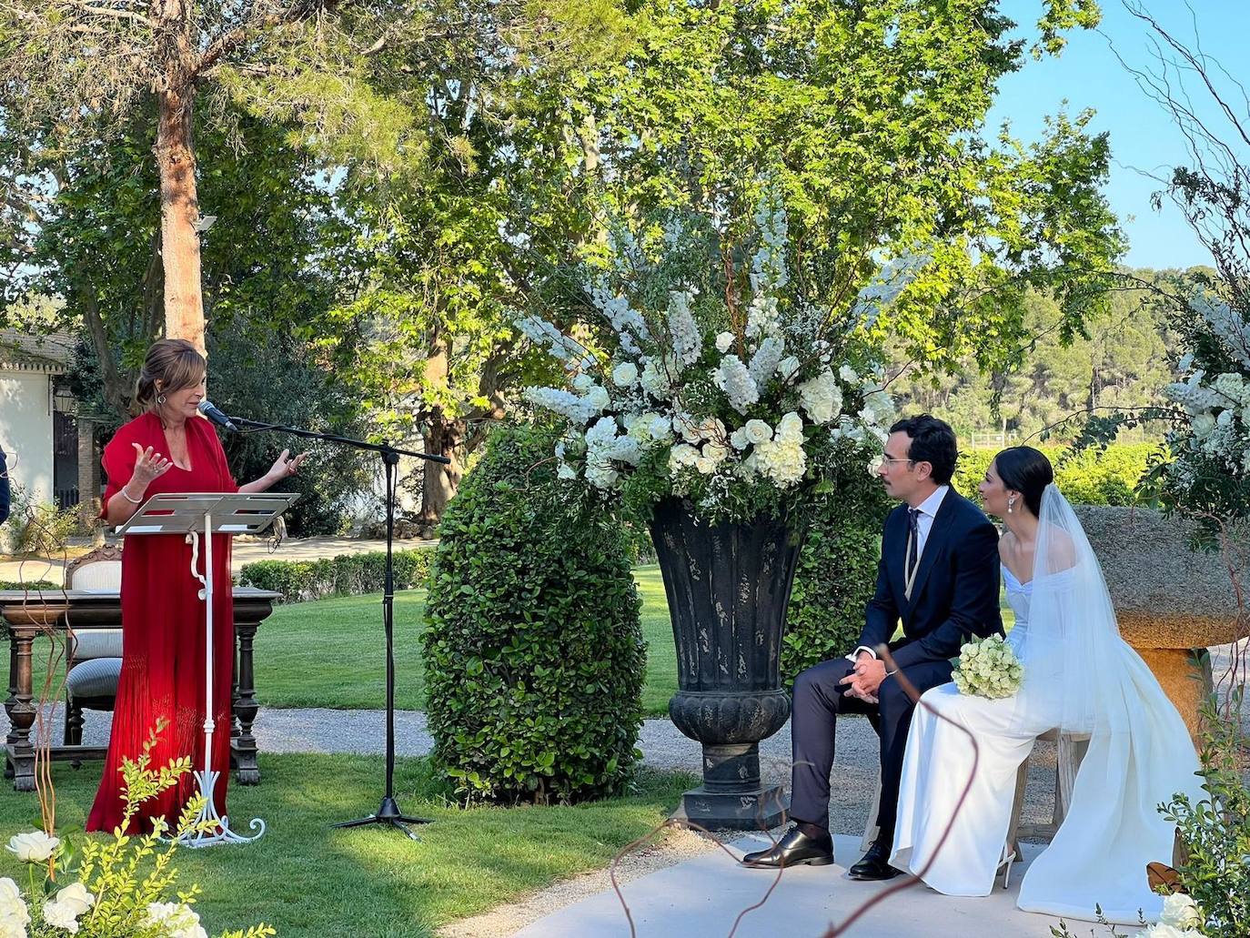 Marina Arnal, madre de la novia, Marina Martín, habló durante el enlace.