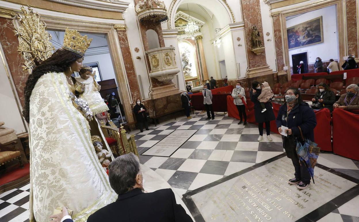 Besamanos de la Virgen de los Desamparados celebrado en noviembre de 2021. 