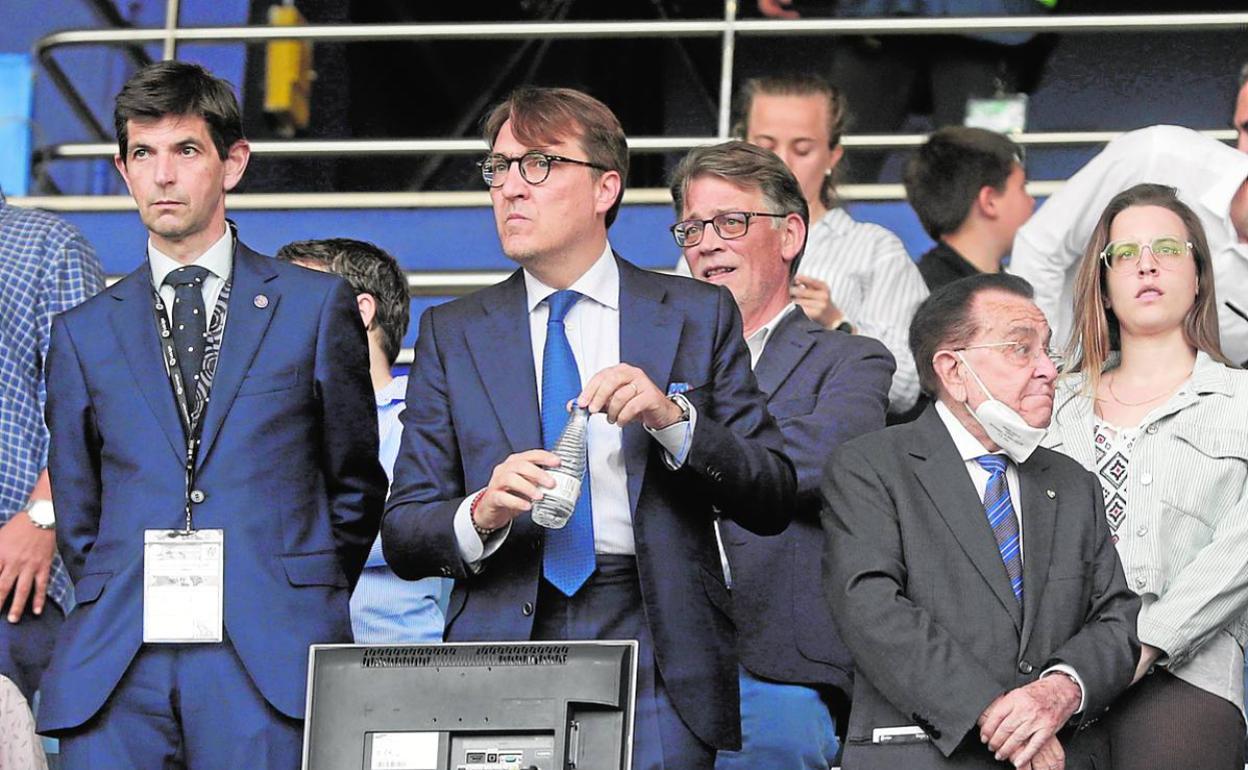 Quico Catalán, en el palco durante el partido ante el Alavés.