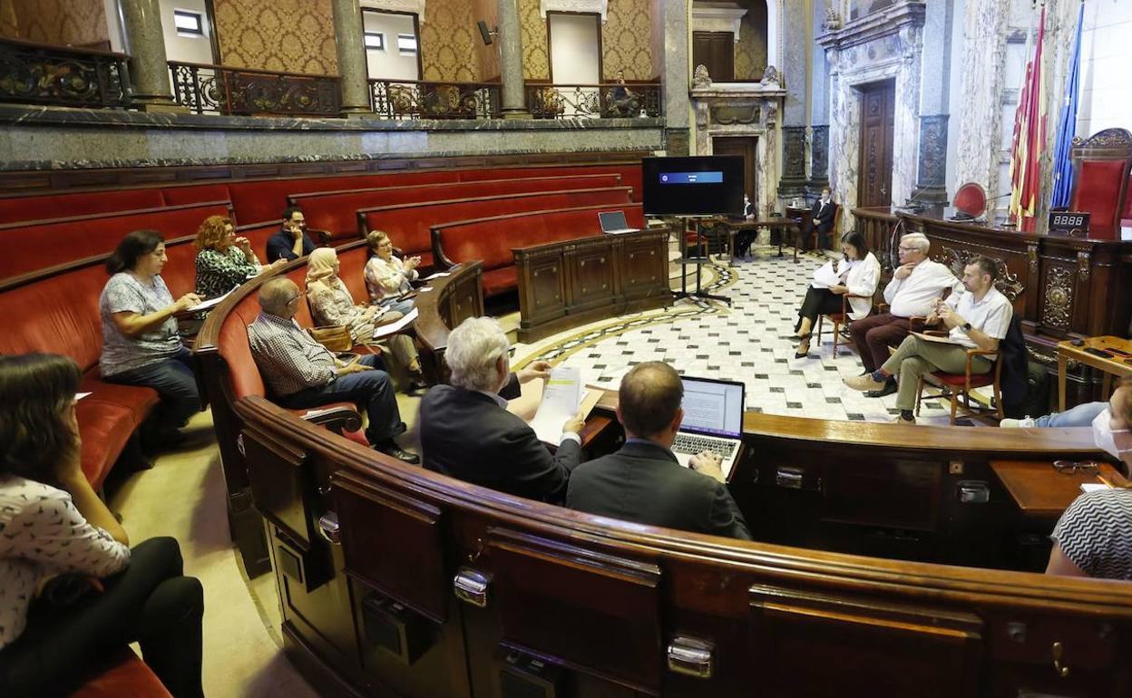 Reunión este lunes en el hemciclo del Ayuntamiento. 