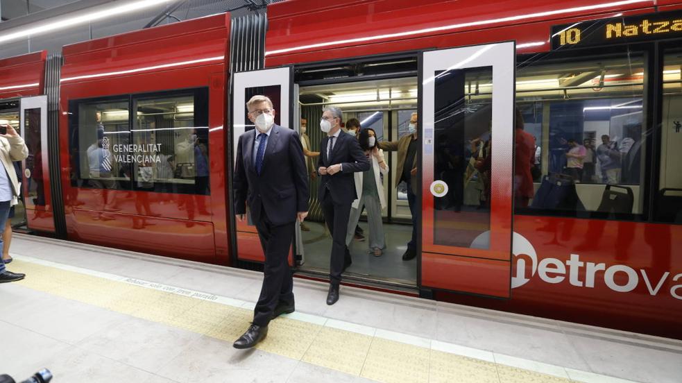 Viaje inaugural de la Línea 10 del metro