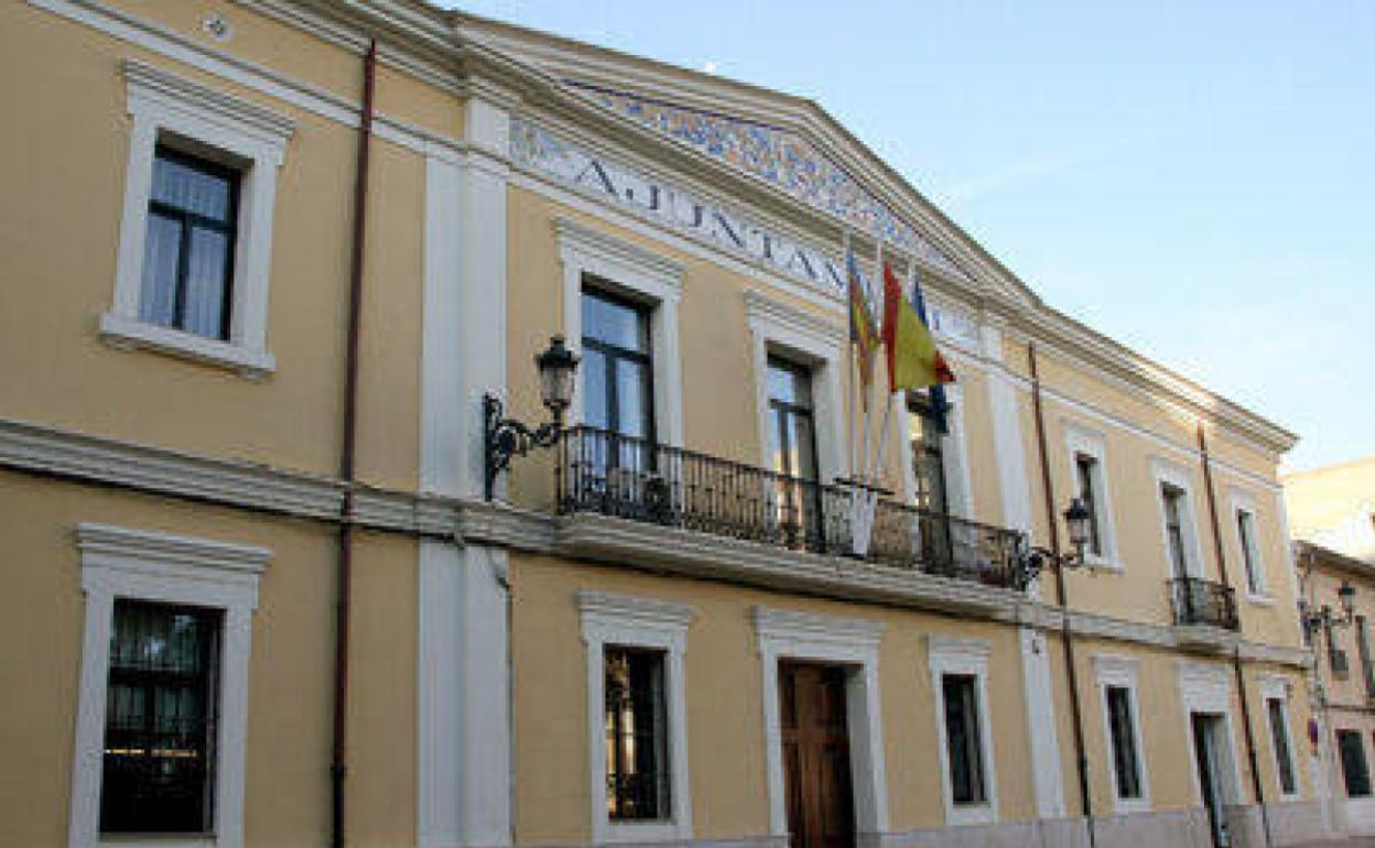 La fachada del ayuntamiento. 