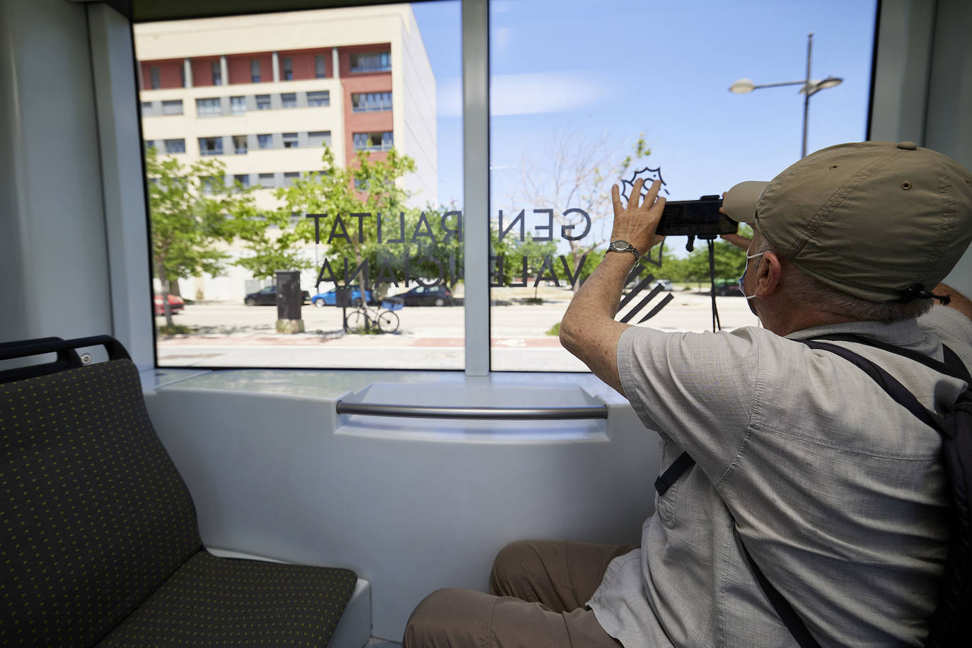 Fotos: Los primeros usuarios se suben a la Línea 10 del metro