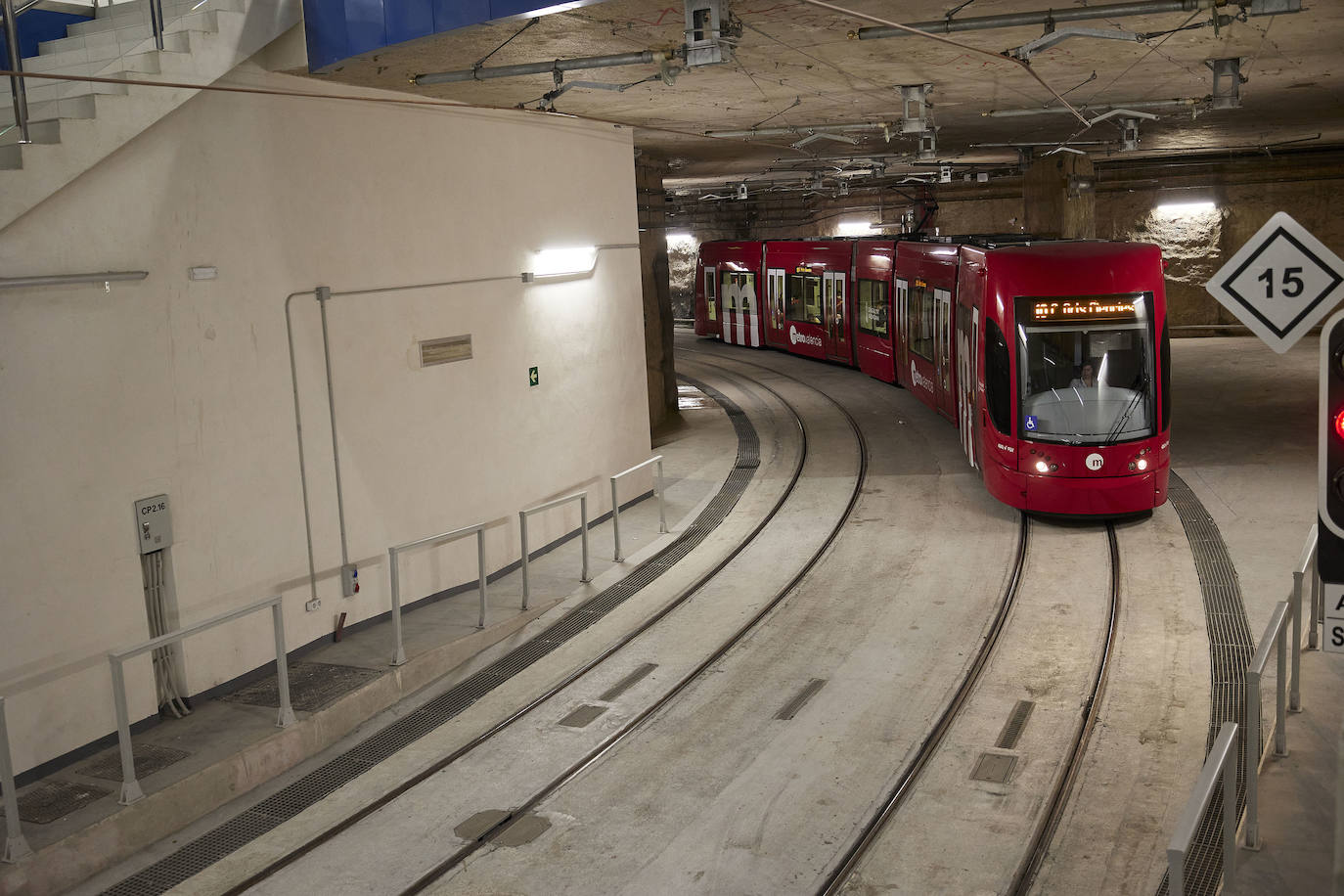 Fotos: Los primeros usuarios se suben a la Línea 10 del metro