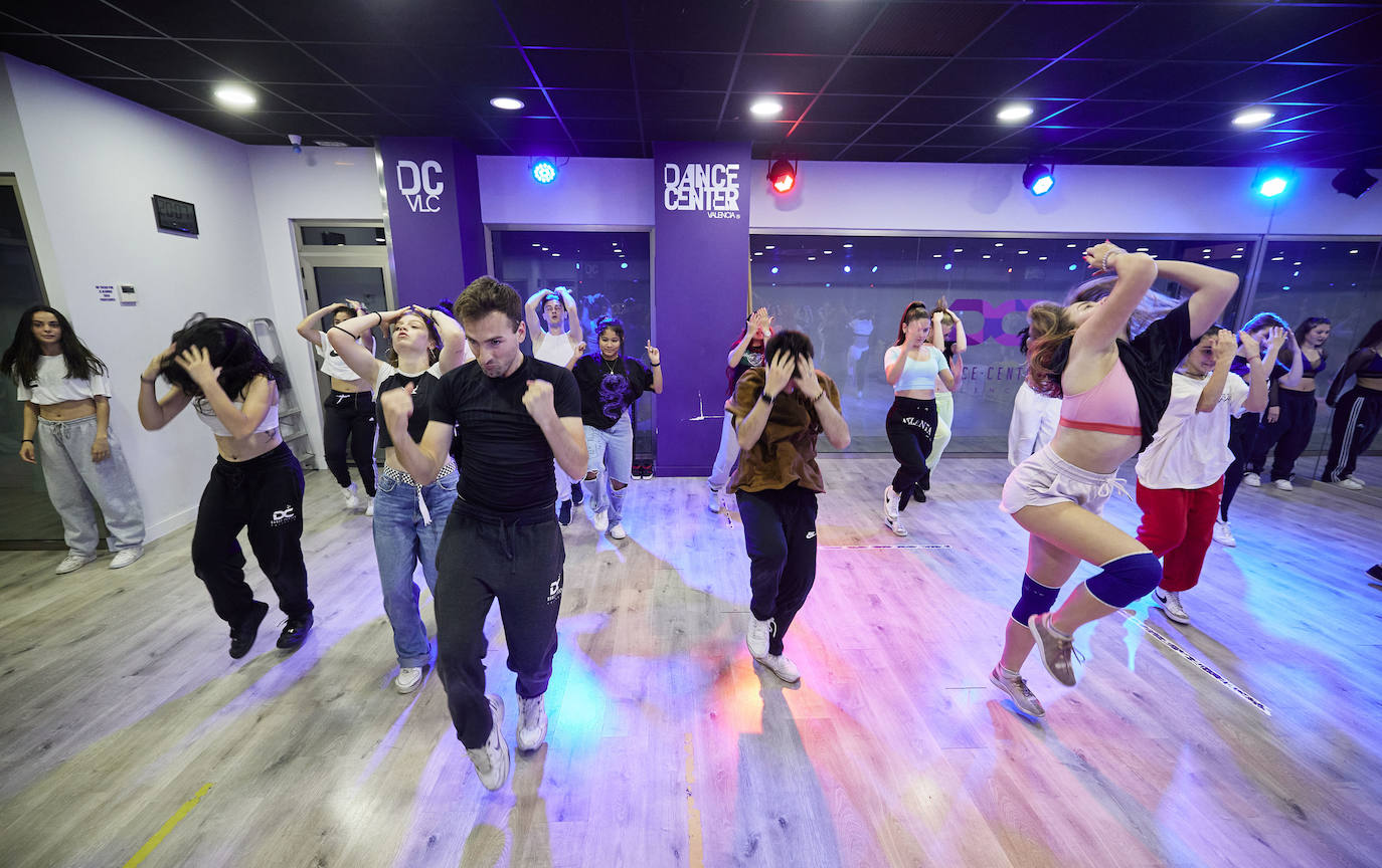 Fotos: El &#039;chanelazo&#039; llega a las escuelas de baile en Valencia