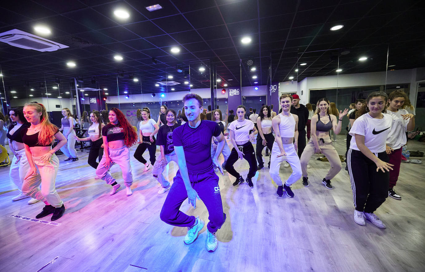 Fotos: El &#039;chanelazo&#039; llega a las escuelas de baile en Valencia