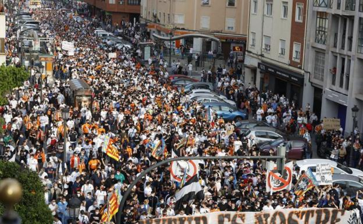 Afición del Valencia CF en una manifestación.