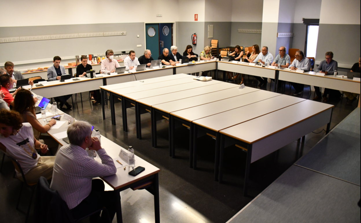 Reunión de trabajo este jueves entre el equipo rectoral de la UPV y personal del campus alcoyano. 