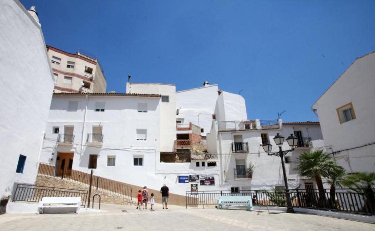 Una plaza del municipio de Millares. 