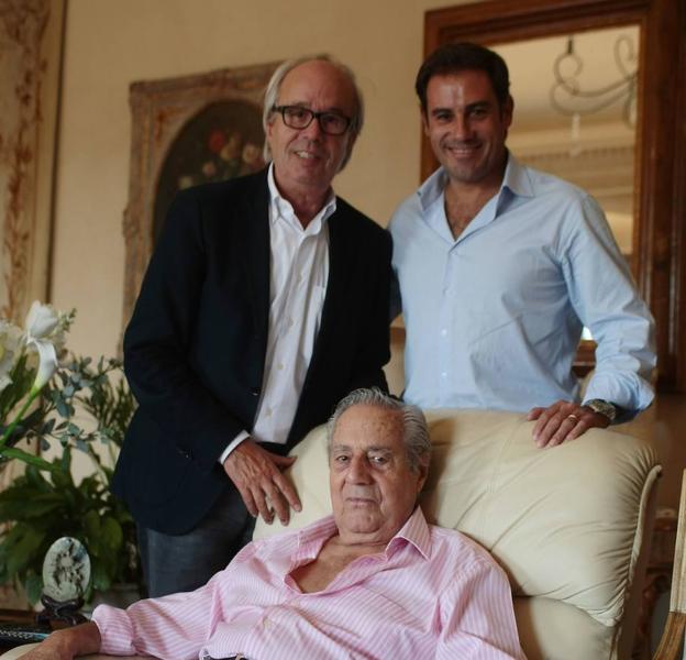 Litri, junto a su hijo y el crírico taurino de LAS PROVINCIAS, José Luis Benlloch.