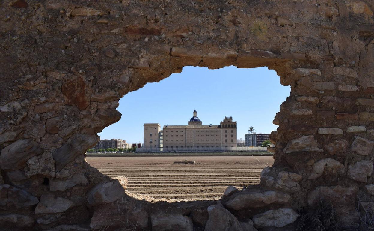 Muro agujereado de San Miguel de los Reyes de Valencia. 