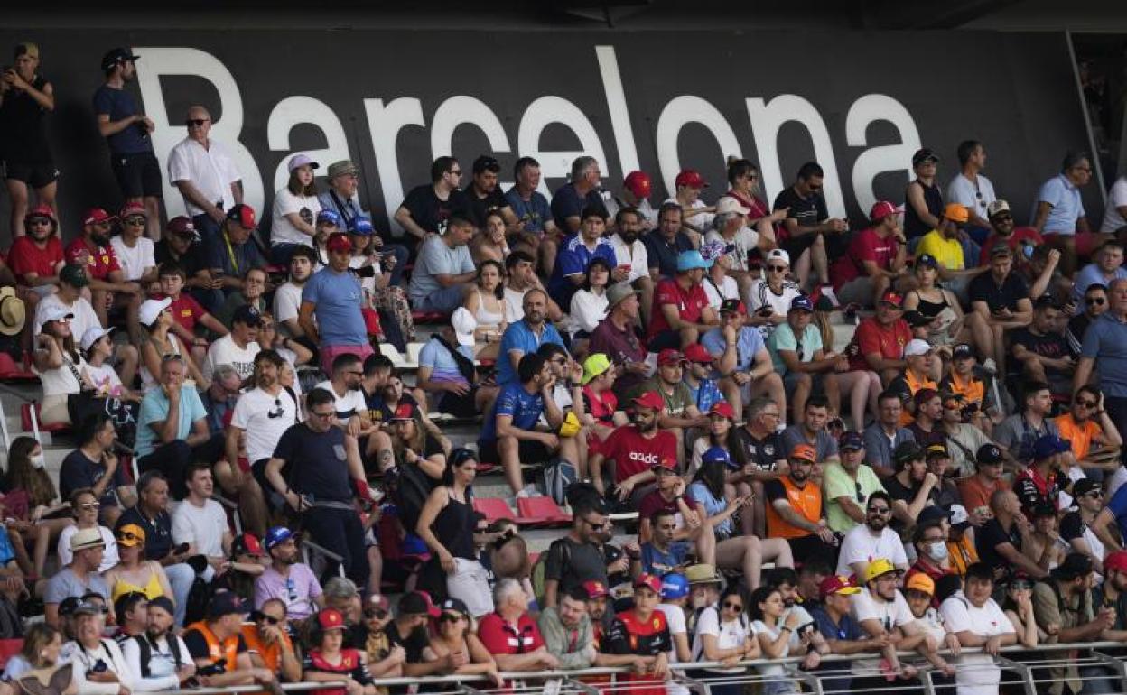 Aficionados, en las gradas del circuito de Montmeló. 