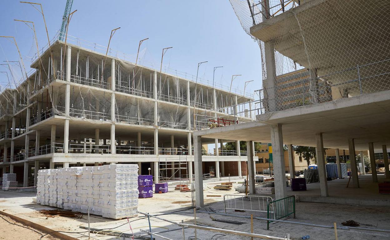 Edificio en construcción en la ciudad de Valencia. 