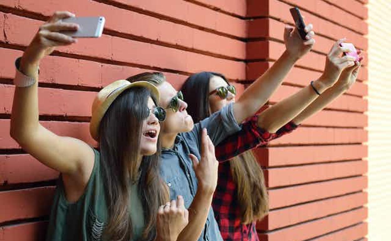 Los jóvenes dedican siete horas diarias al ocio digital y quieren ser 'influencers'