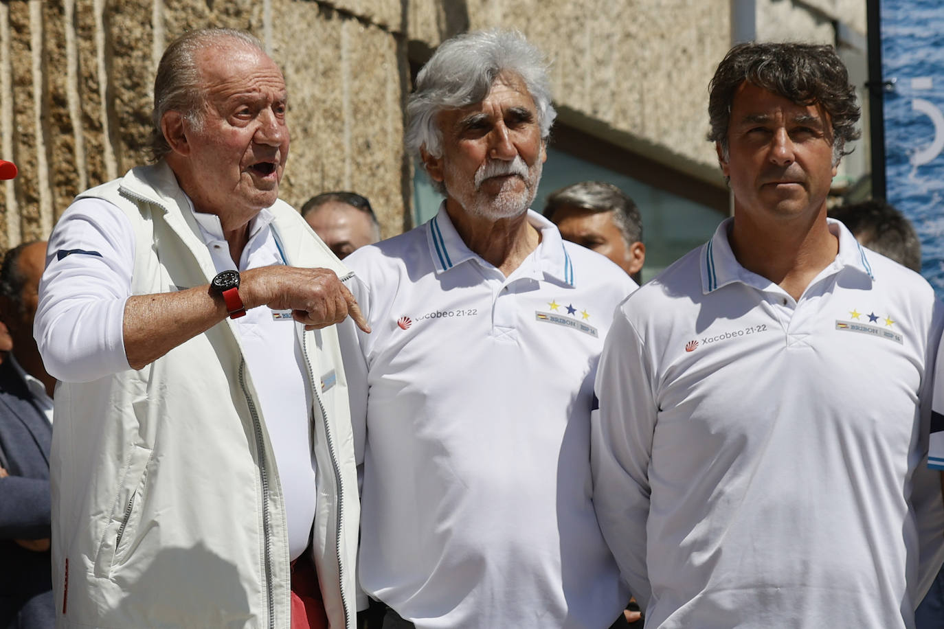 Juan Carlos I acude a las regatas que se celebran en Sanxenxo