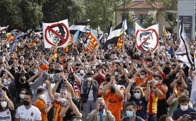 El valencianismo avisa a Meriton: «Os sacaremos de nuestro club»